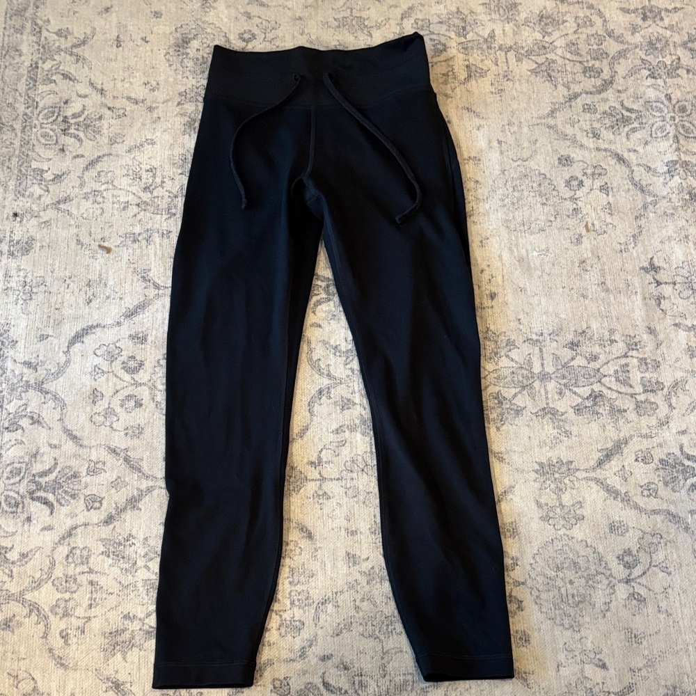 Lululemon Women’s Groove High Rise Tight 25” Warm - size 6 - black